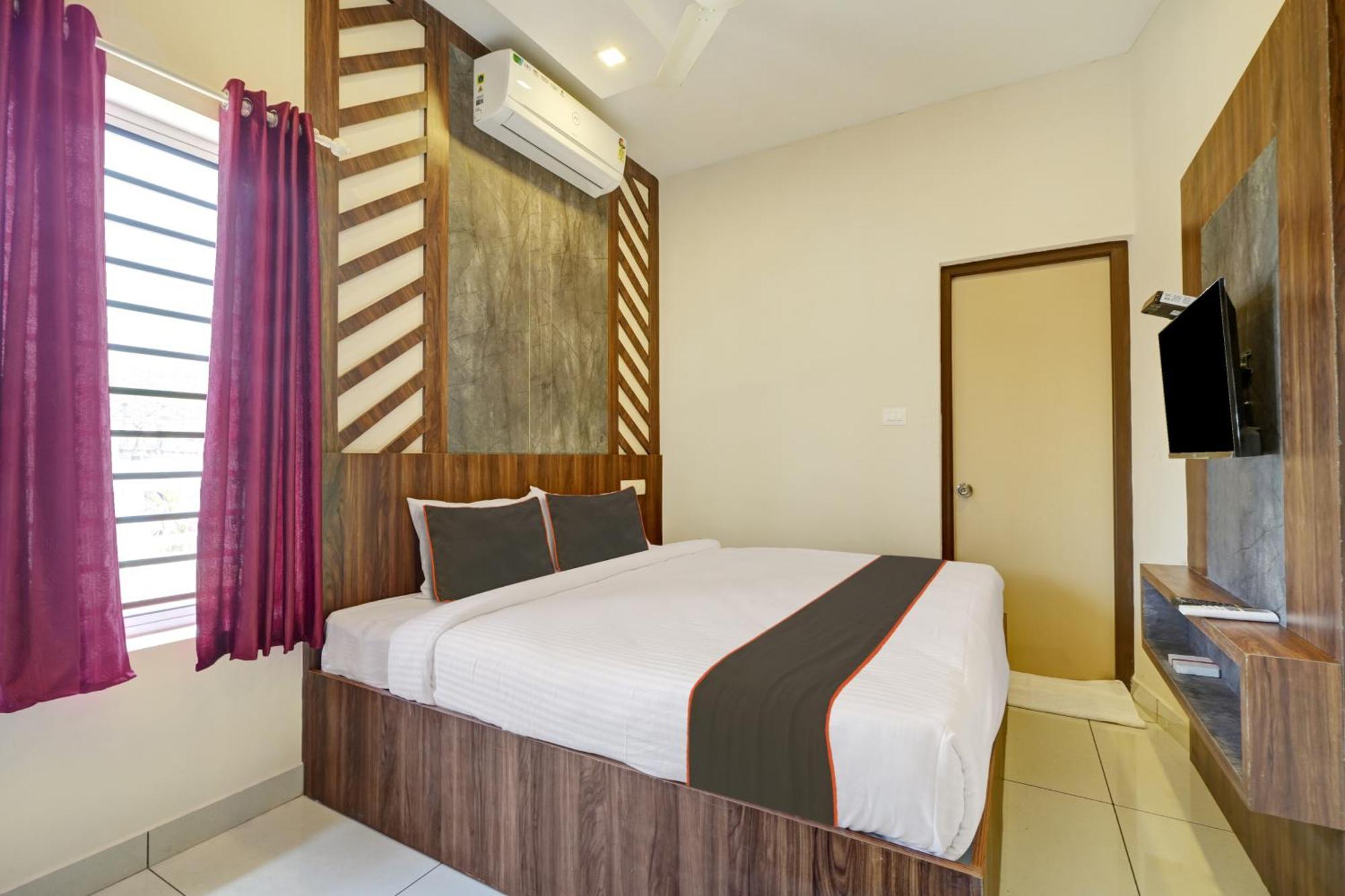 Gypsy Hotel Cusat Kochi Exterior photo
