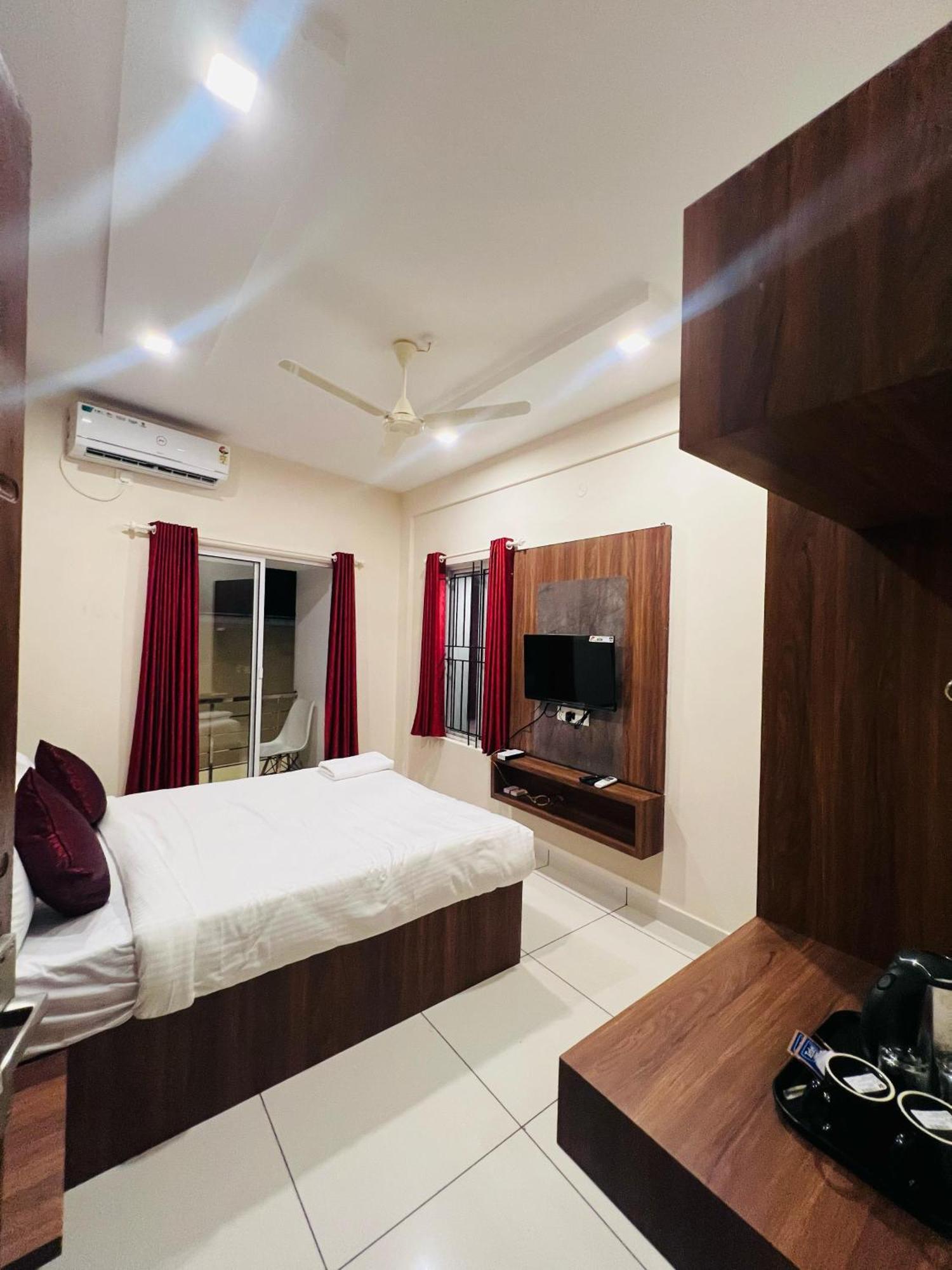 Gypsy Hotel Cusat Kochi Exterior photo